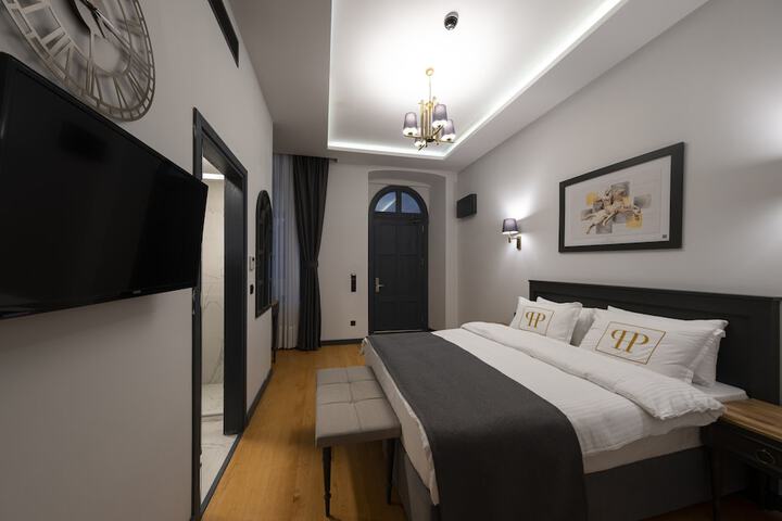 Room 53 of 134