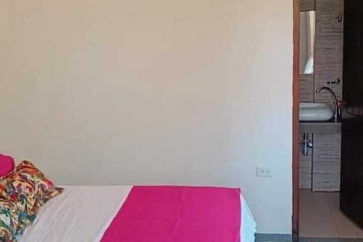 Room 4 of 16