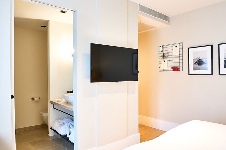 Room 6 of 56