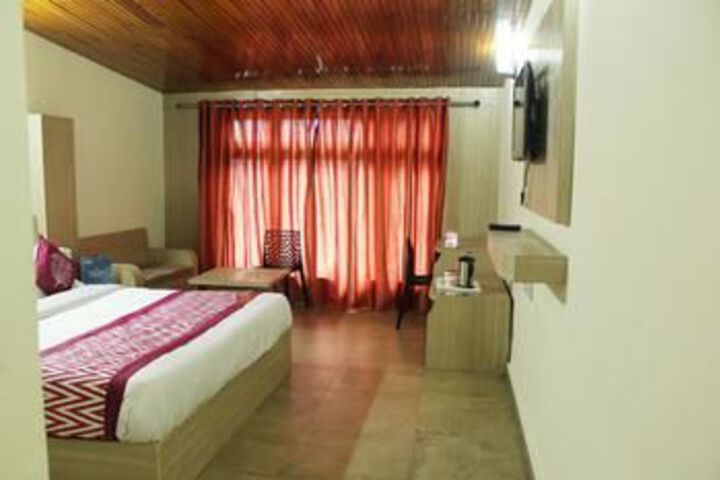 Room 6 of 16