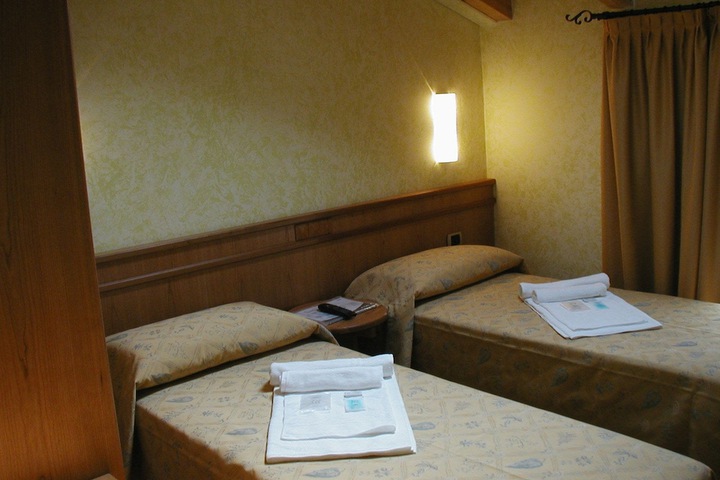 Room 8 of 20