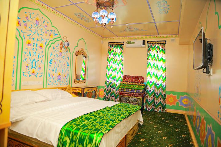 Room 4 of 42