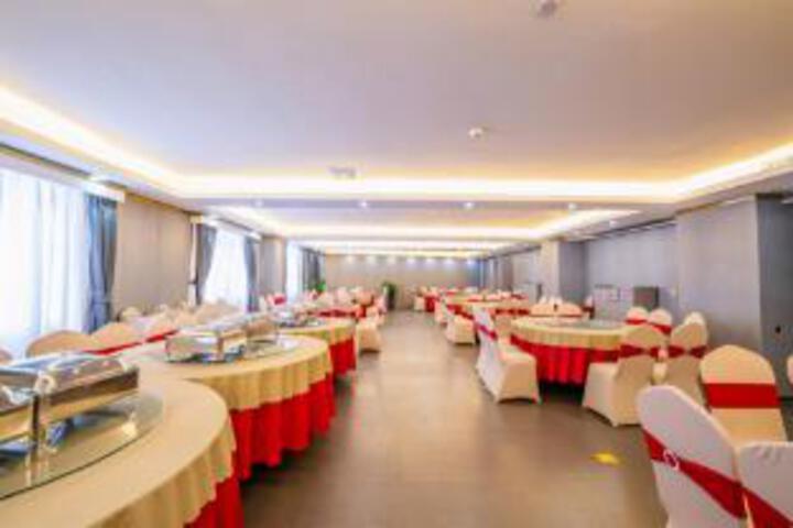 Dining 3 of 23
