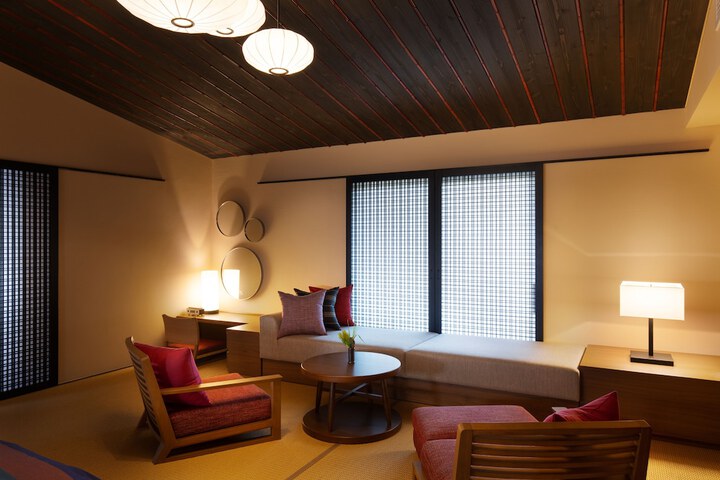 Room 2 of 32