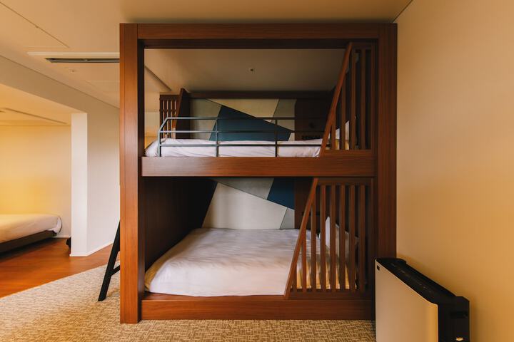Room 42 of 117