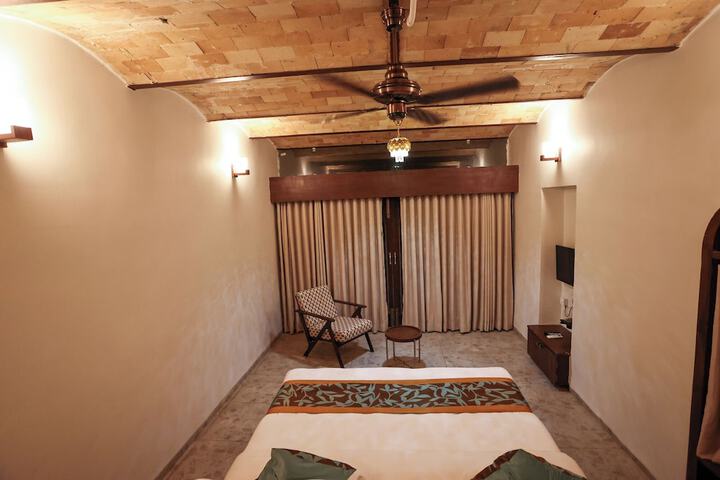 Room 33 of 160