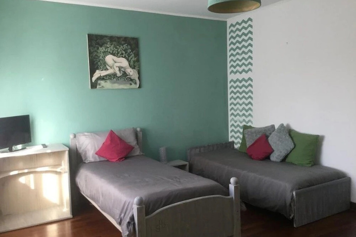 Room 4 of 16