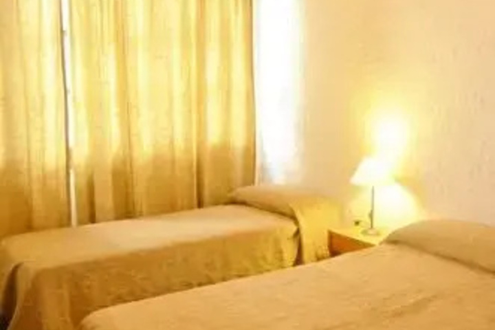 Room 6 of 13
