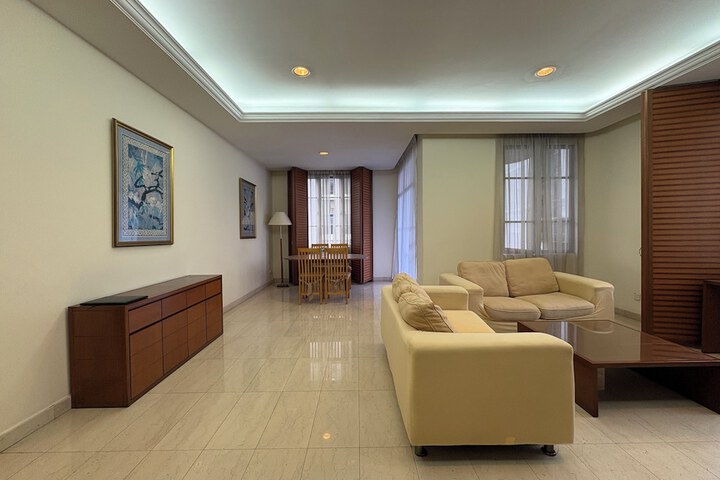 Room 28 of 61