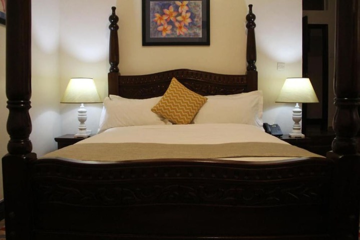 Room 5 of 11