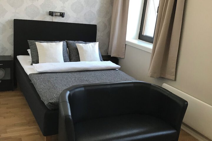 Room 16 of 38