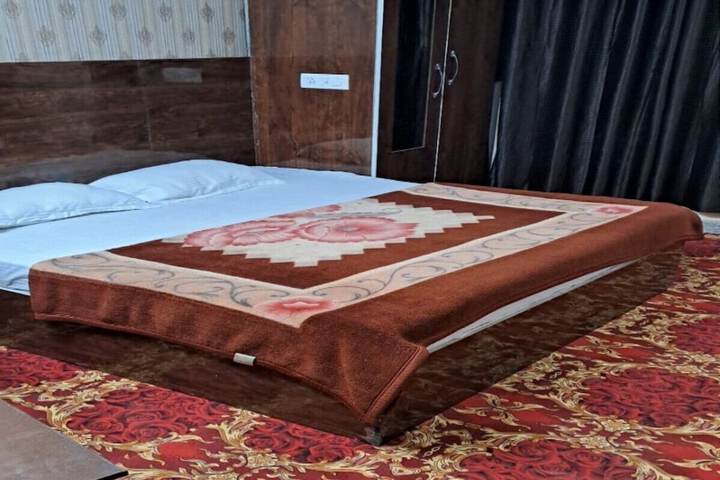 Room 10 of 28
