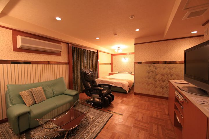 Room 4 of 14