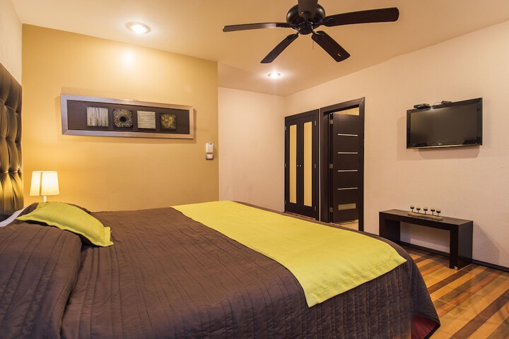 Room 3 of 38