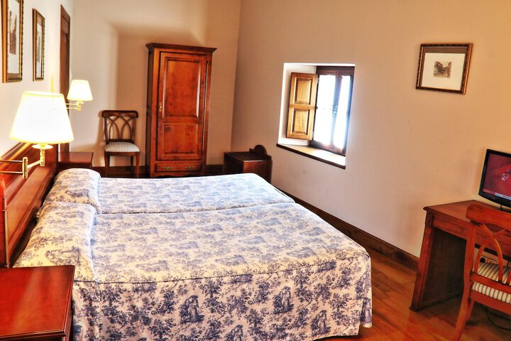 Room 6 of 80