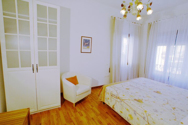 Room 2 of 36