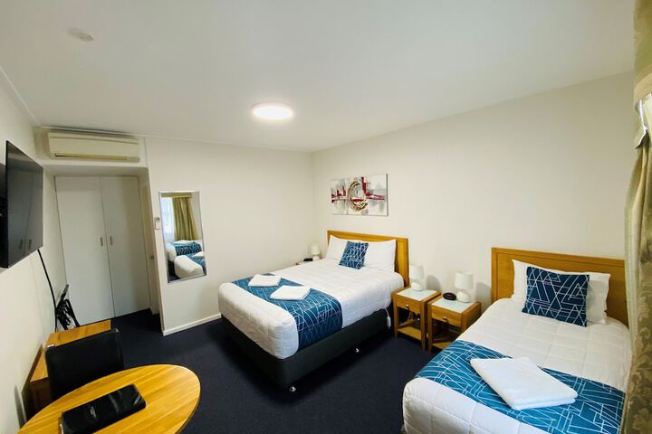 Room 16 of 36