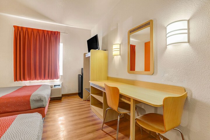 2 Double Beds (1 of 7)