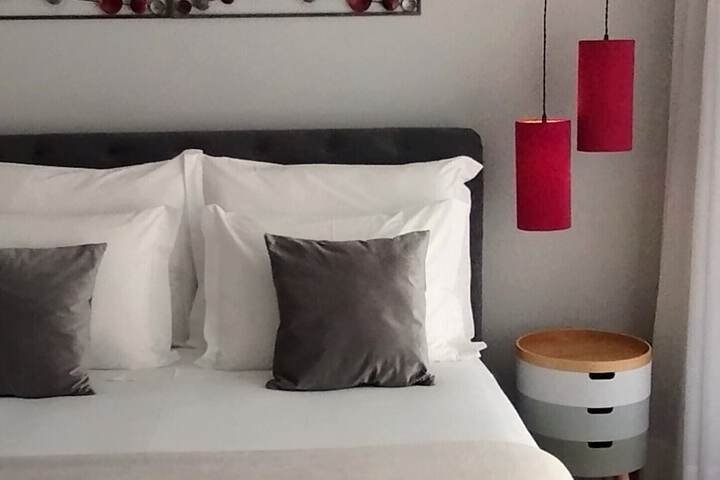 Room 9 of 33