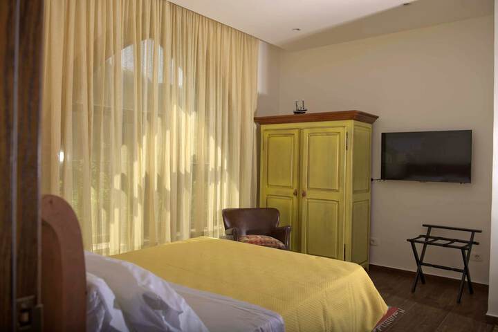 Room 9 of 40