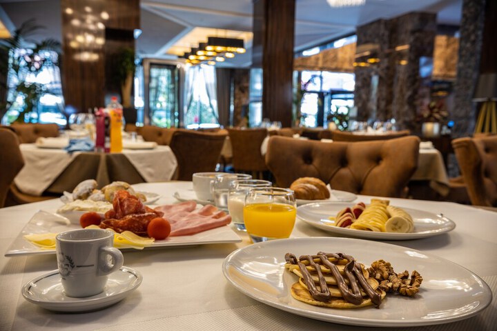Breakfast/Coffee Service 46 of 51
