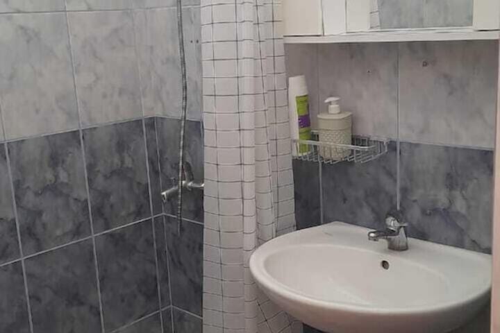 Room 12 of 16