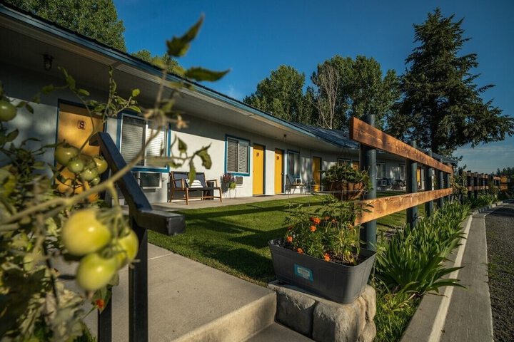 Hotel Exterior 44 of 61