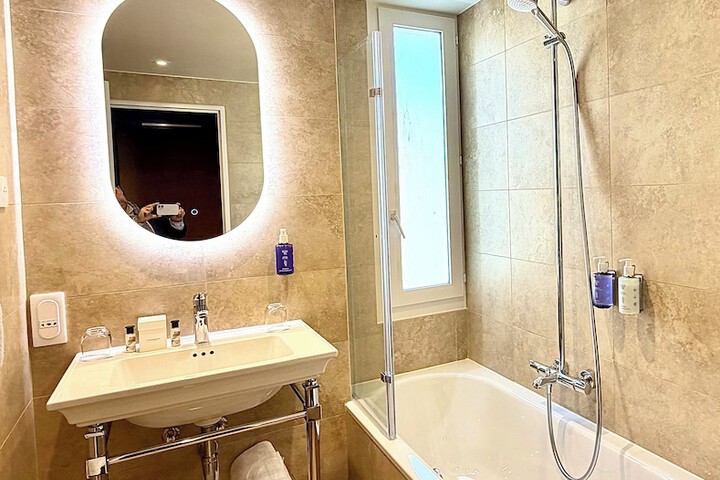 Room 42 of 55