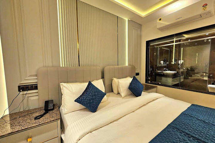 Room 12 of 23