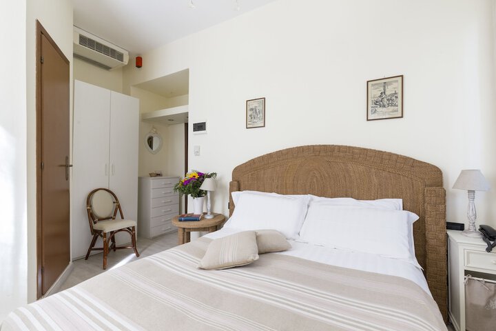 Room 3 of 62