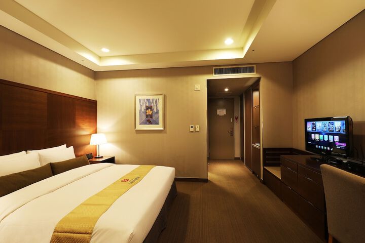 Room 16 of 32