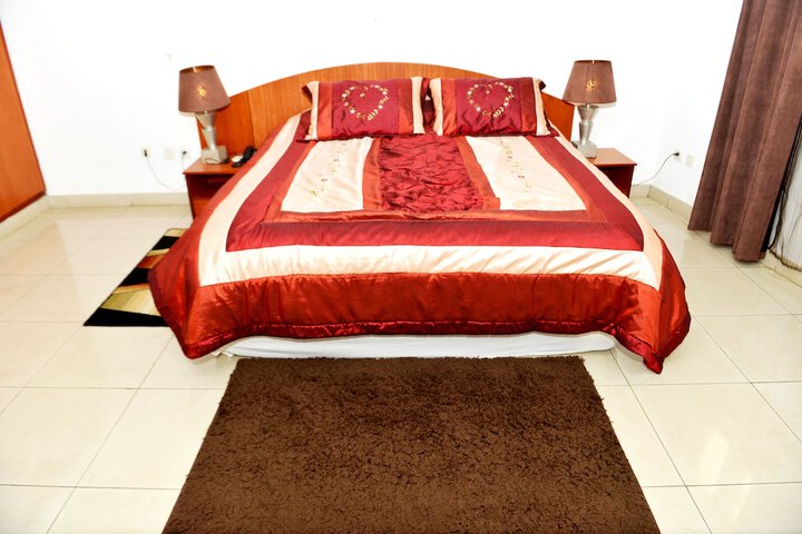 Room 4 of 25