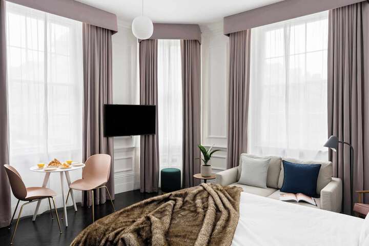 Room 33 of 46