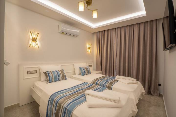 Room 37 of 85