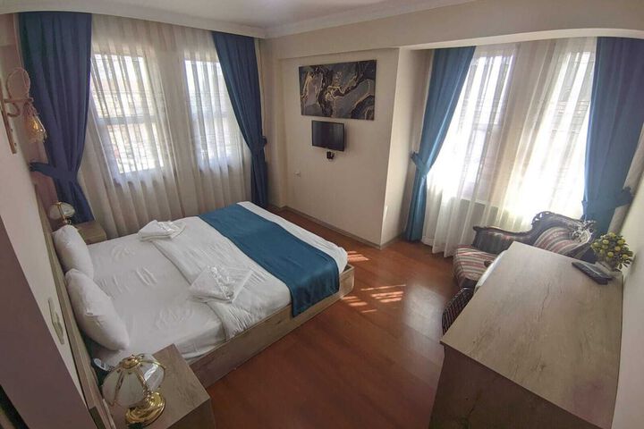 Room 25 of 48