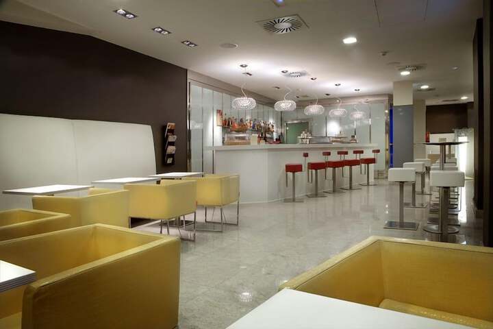 Lounge 46 of 55