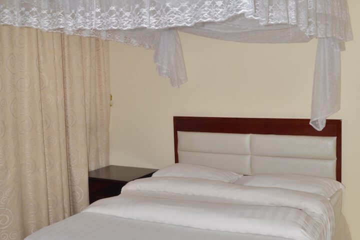 Room 4 of 11