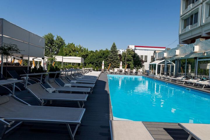 Hotel Pool