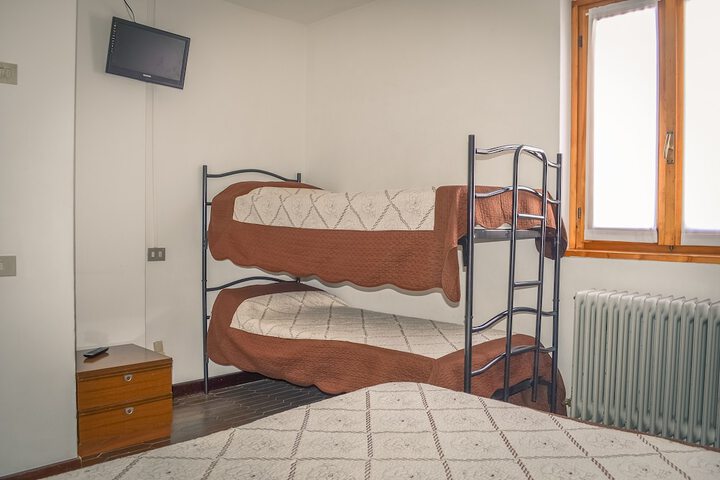 Room 28 of 94