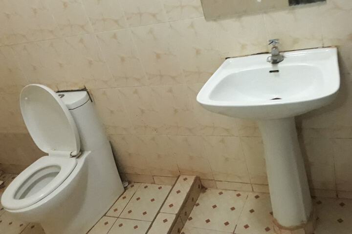 Room 8 of 12