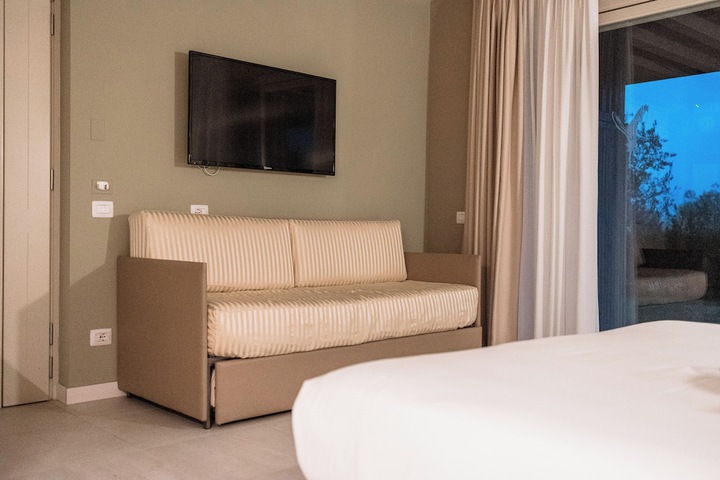 Room 25 of 97