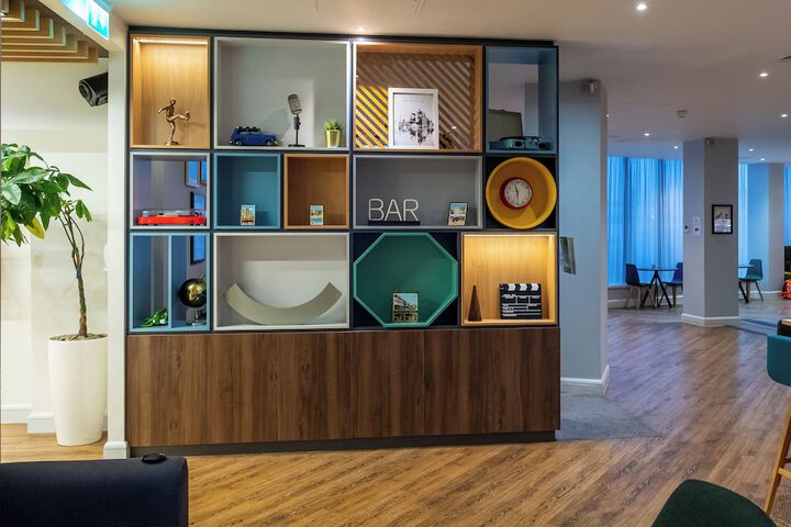 Lounge 154 of 210
