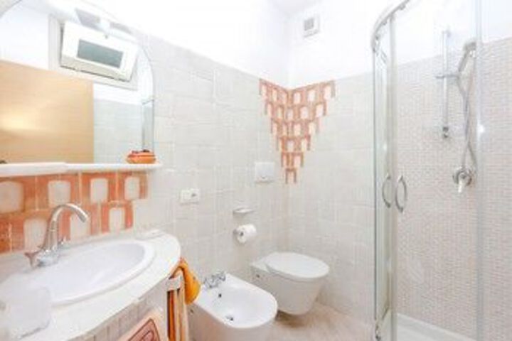 Room 2 of 29