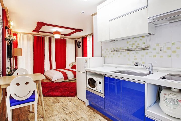 Room 9 of 34