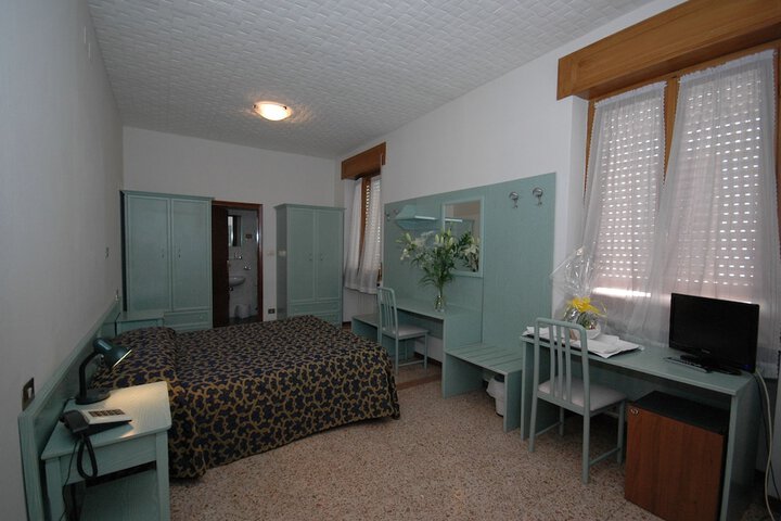 Room 7 of 17