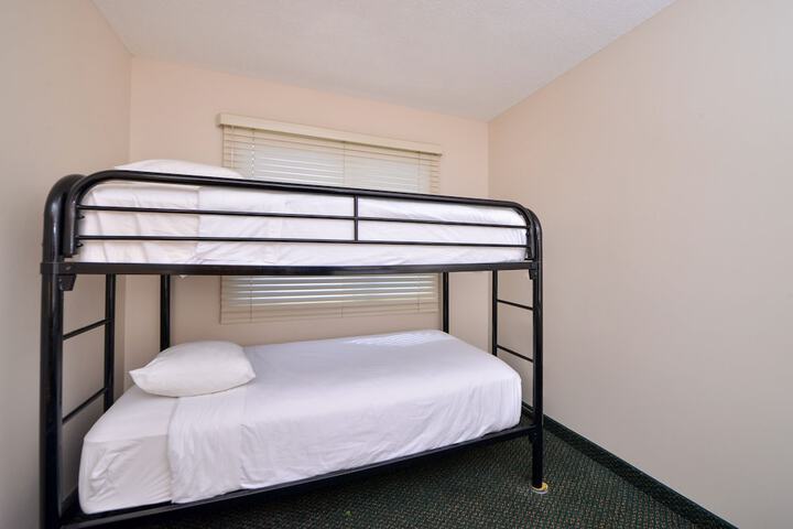 Room 4 of 43