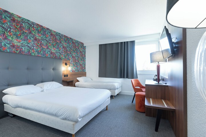 Room 16 of 44