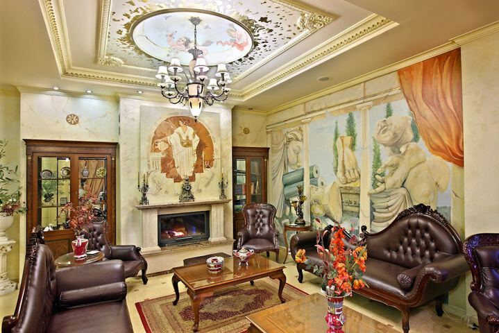 Lounge 18 of 23