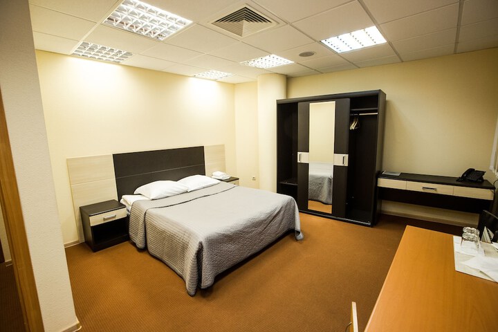Room 6 of 35