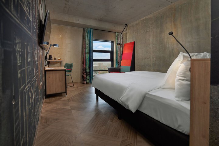 Room 12 of 50
